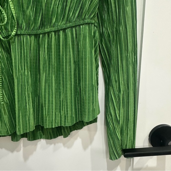 Zara Ruffle Sleeve Pleated Tie V-neck Blouse Emerald Green Size Medium NWT - Picture 8 of 13